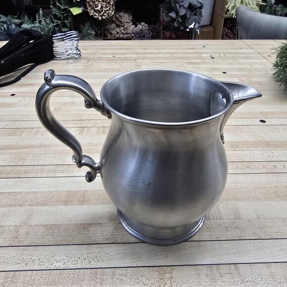 Vintage Oneida Heirloom Handled Pewter Pitcher 7” Height Heritage Old Money - Picture 3 of 11